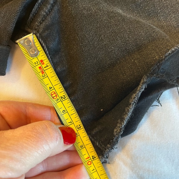 Distressed black jean shorts - Picture 7 of 7